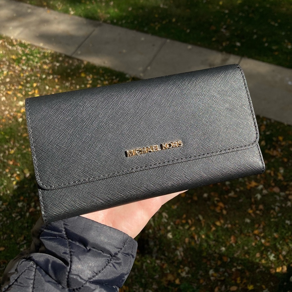 NEW Michael Kors Black Leather Trifold Wallet Snap Button Closure Gold Hardware - Picture 3 of 16
